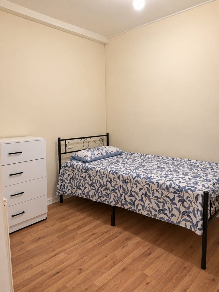 Room Stokes Road in Greater London