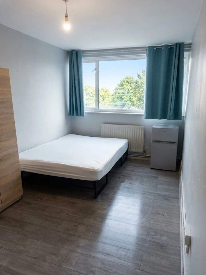 Room Clearbrook Way in Greater London