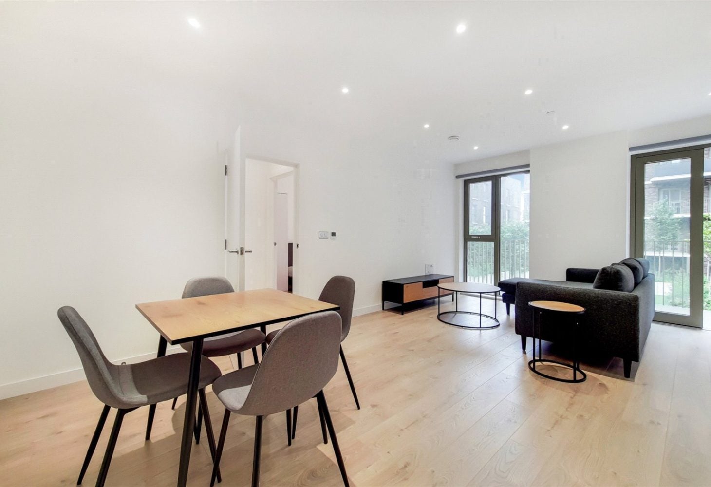 Flat Atlantis Avenue in Greater London