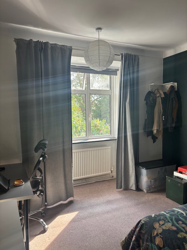 Room Foxgrove Avenue in Greater London