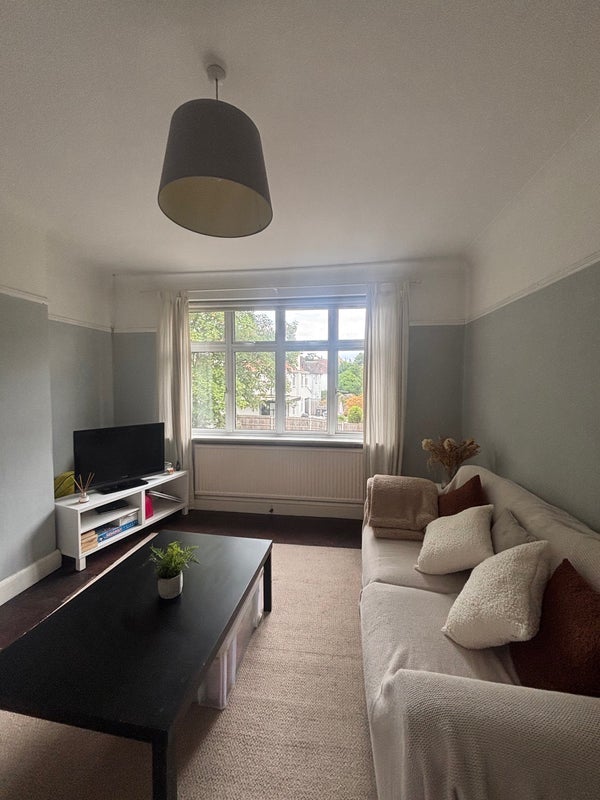 Room Foxgrove Avenue in Greater London