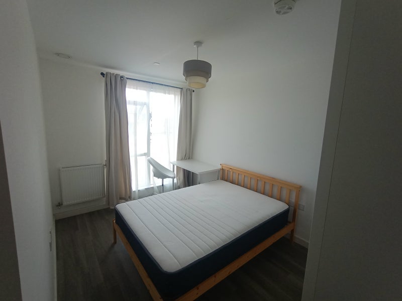 Room Adenmore Road in Greater London
