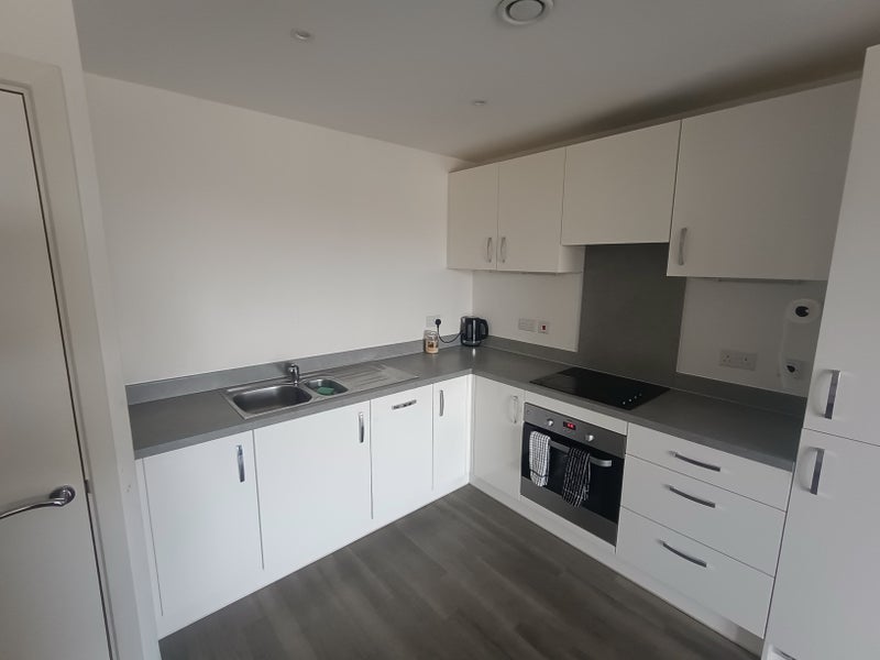 Room Adenmore Road in Greater London