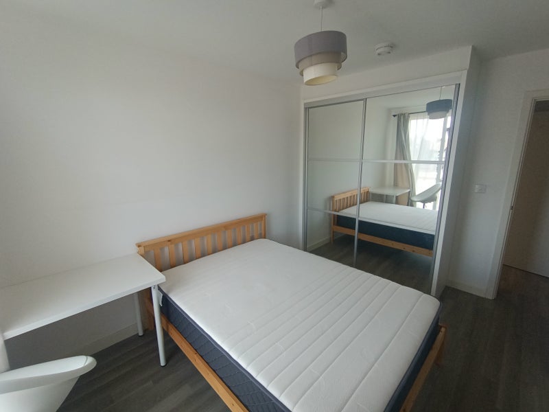 Room Adenmore Road in Greater London