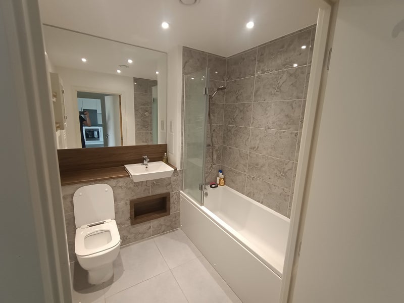 Room Adenmore Road in Greater London
