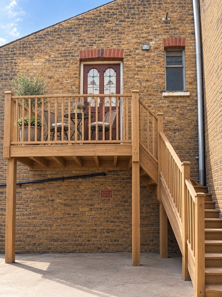 Flat Newton Avenue in Greater London