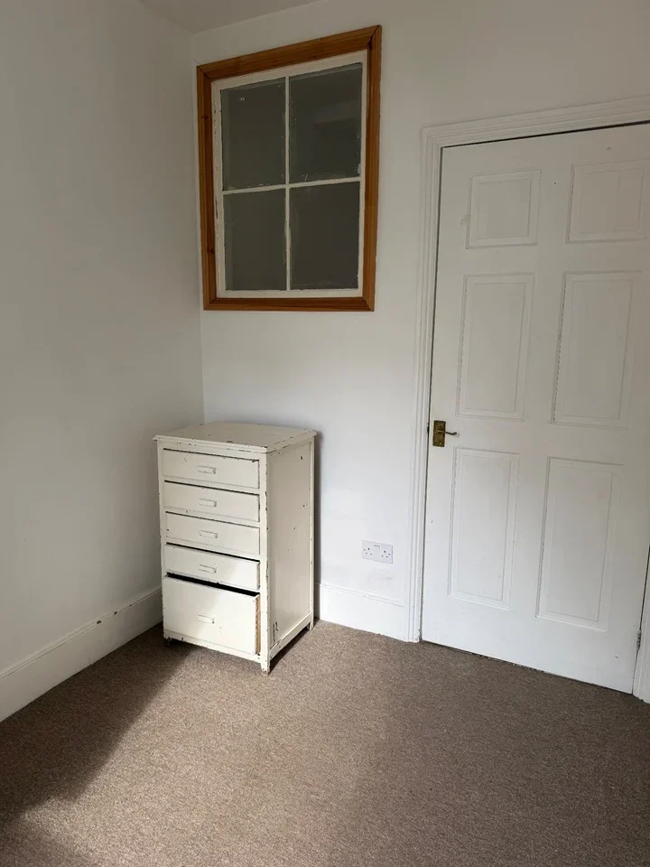 Flat Newton Avenue in Greater London