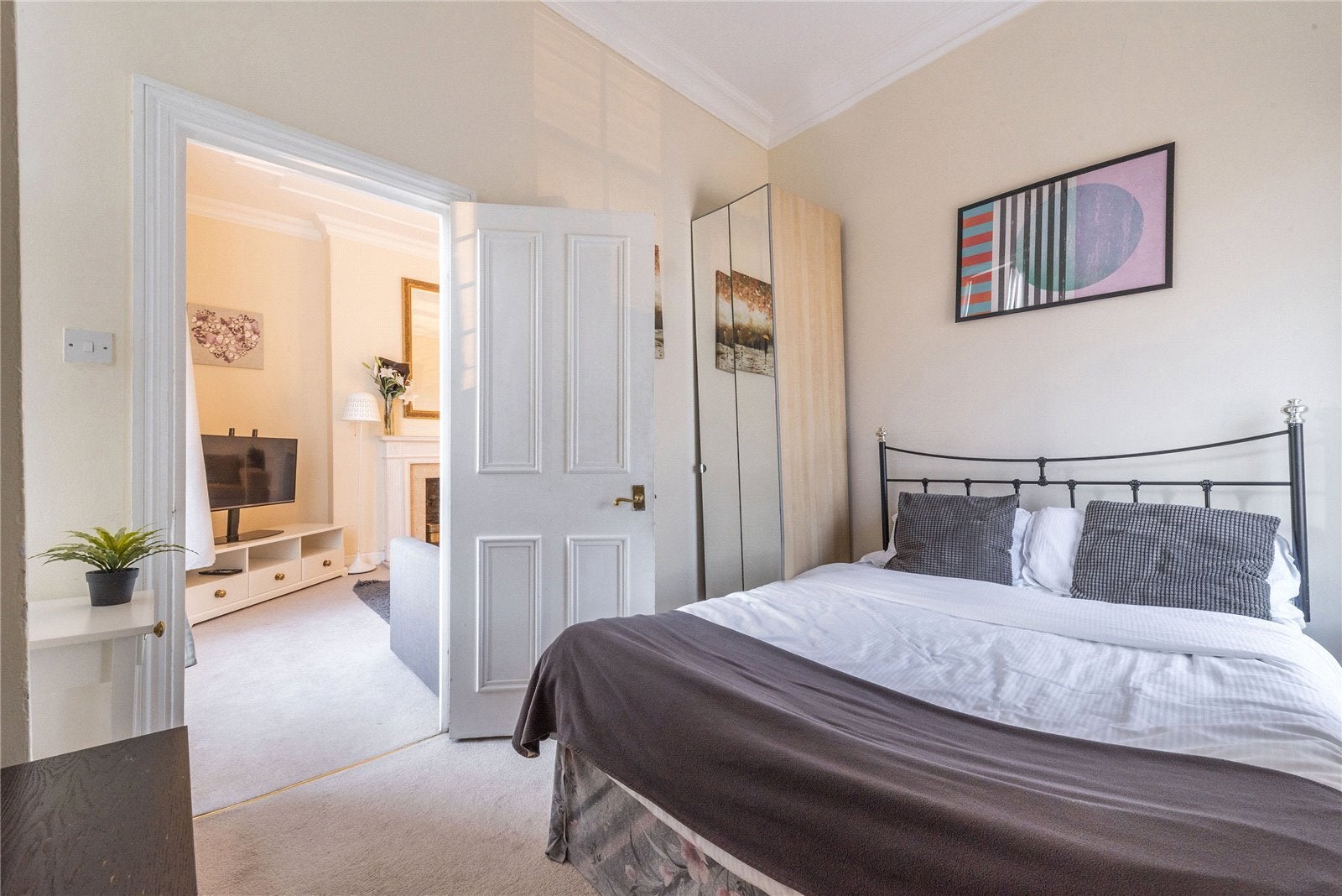 Flat Gloucester Terrace in City of Westminster