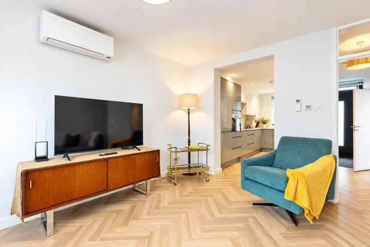 Flat Baron Street in Greater London