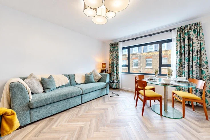 Flat Baron Street in Greater London