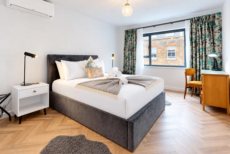 Flat Baron Street in Greater London