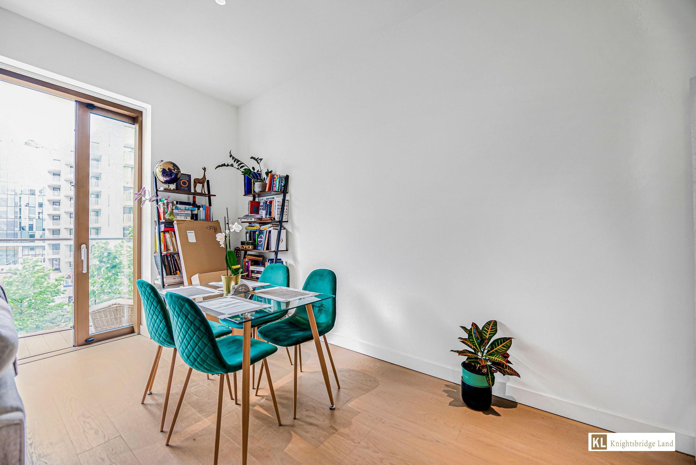 Flat Lewis Cubitt Walk in Greater London