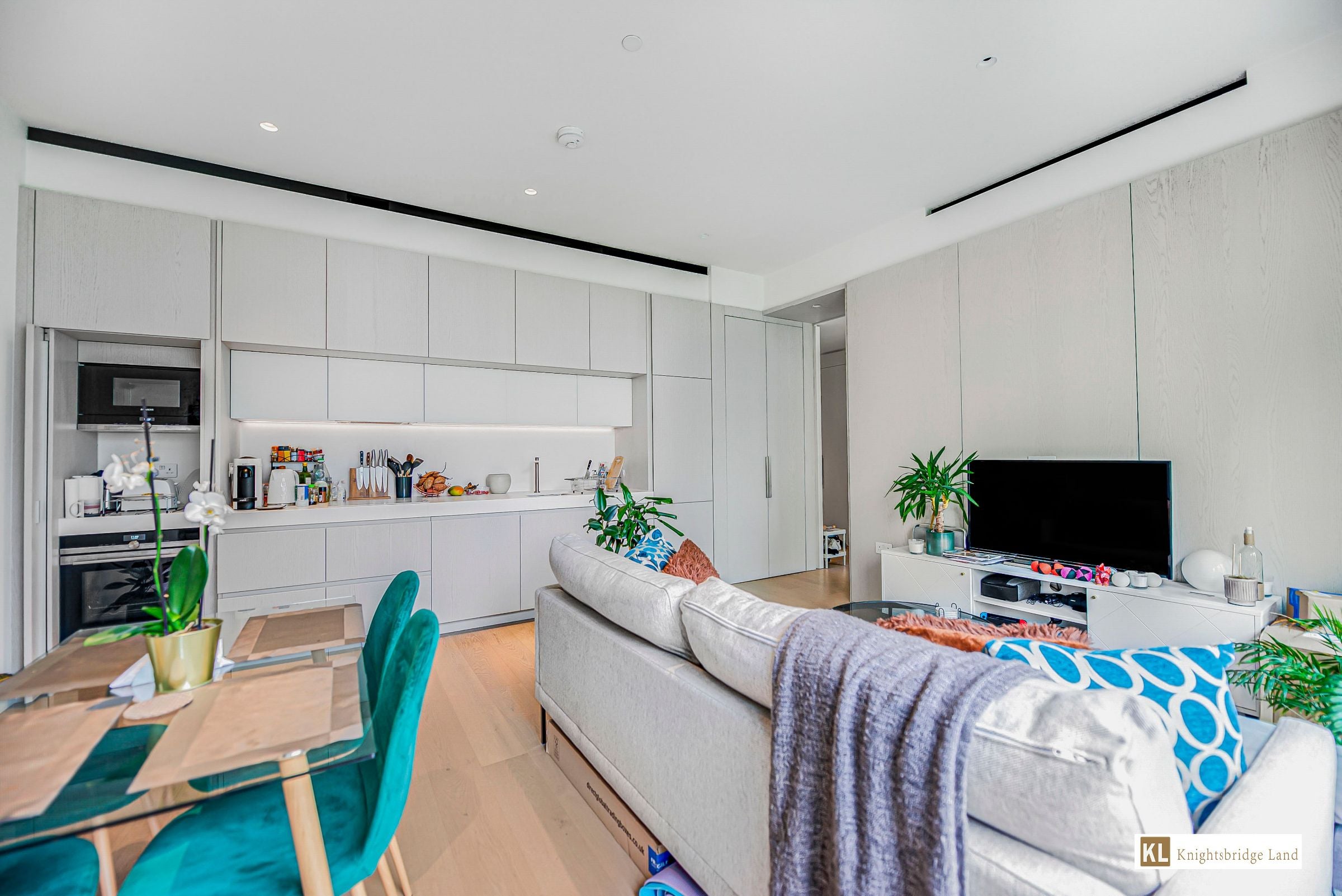 Flat Lewis Cubitt Walk in Greater London
