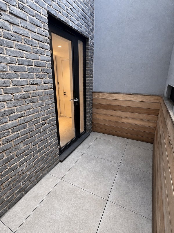 Flat Mildenhall Road in Greater London