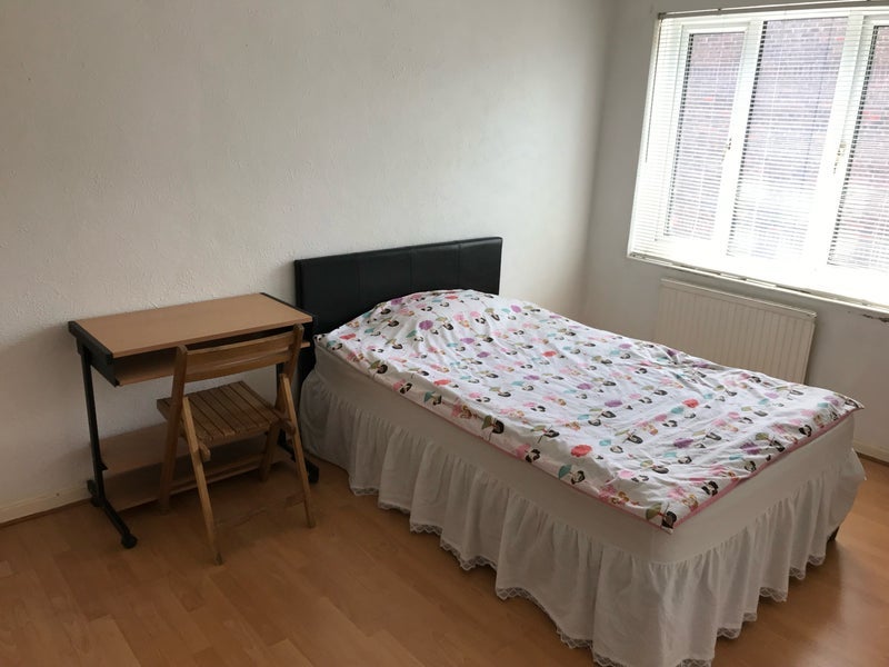 Room Barney Close in Greater London