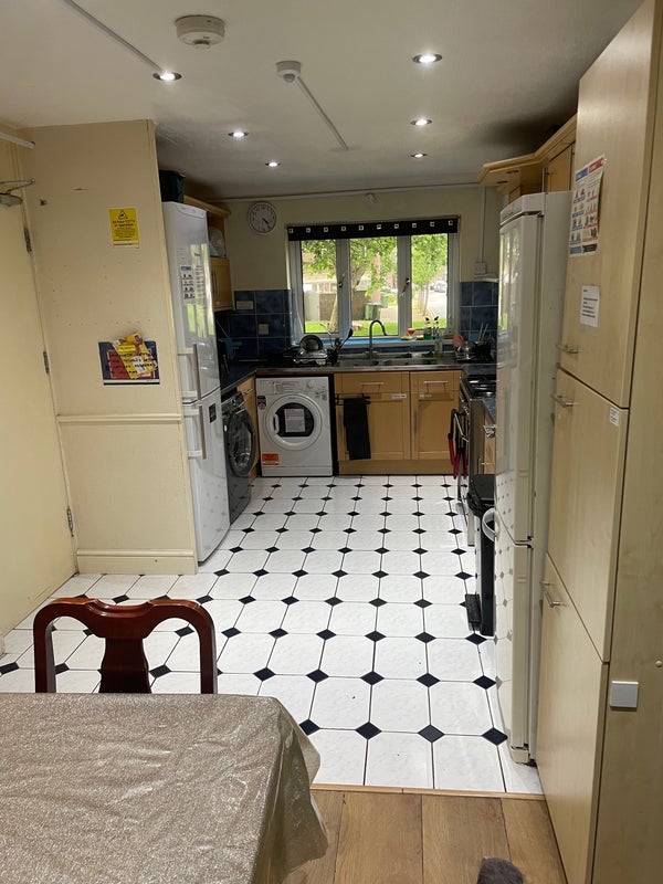 Room Barney Close in Greater London