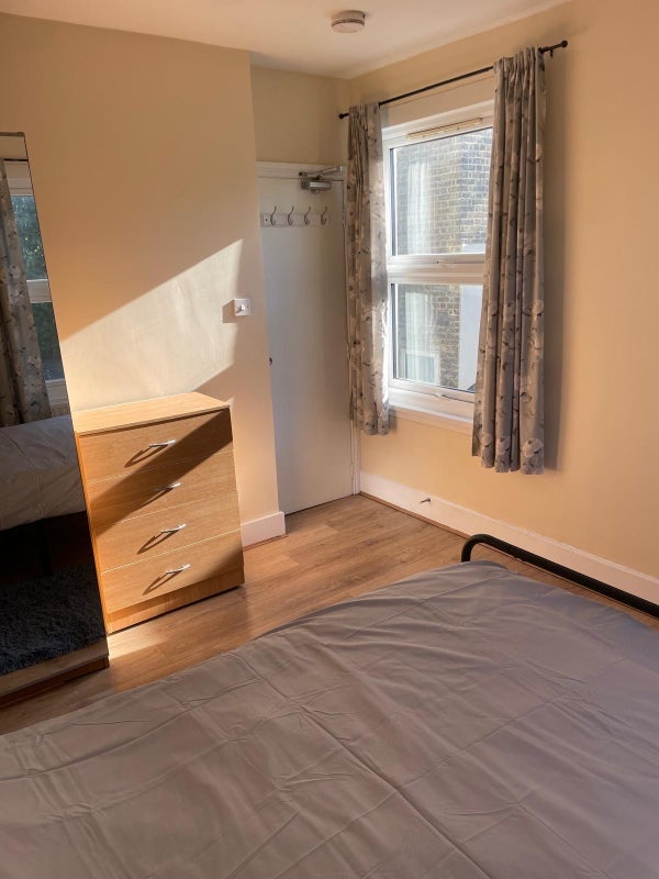 Room Barney Close in Greater London