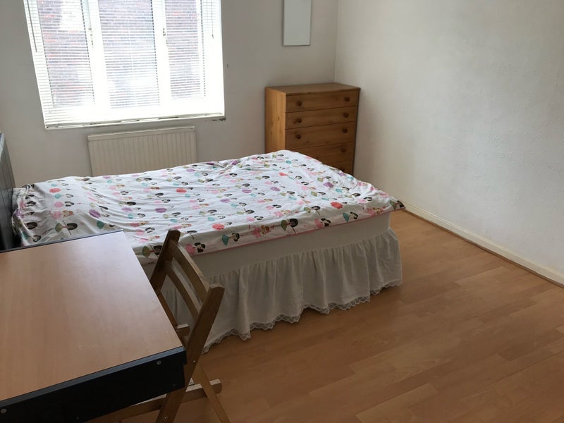 Room Barney Close in Greater London