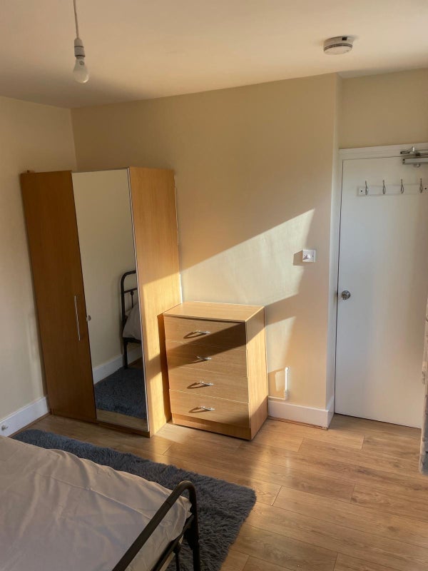 Room Barney Close in Greater London