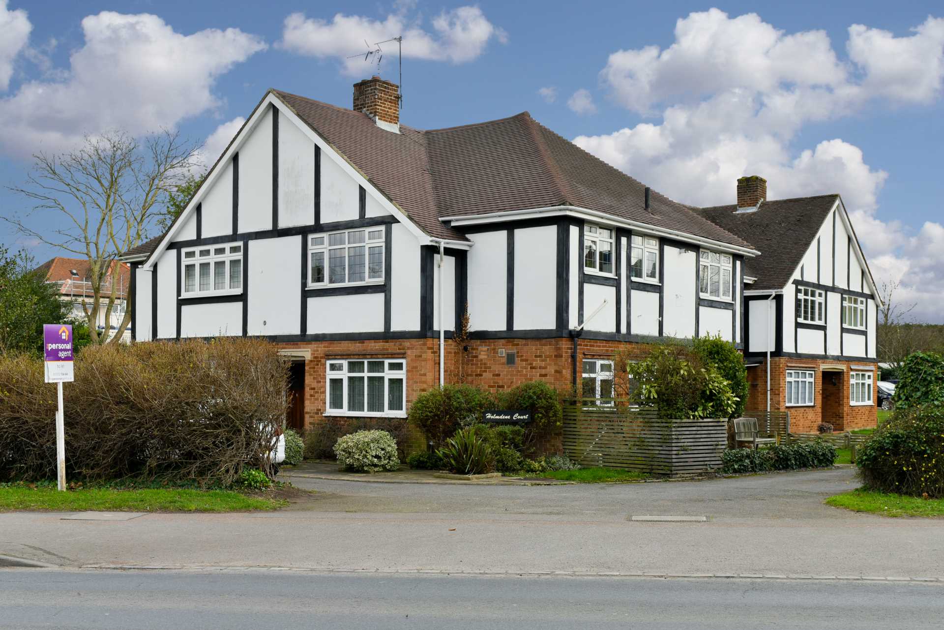 Flat Epsom Road in Epsom and Ewell