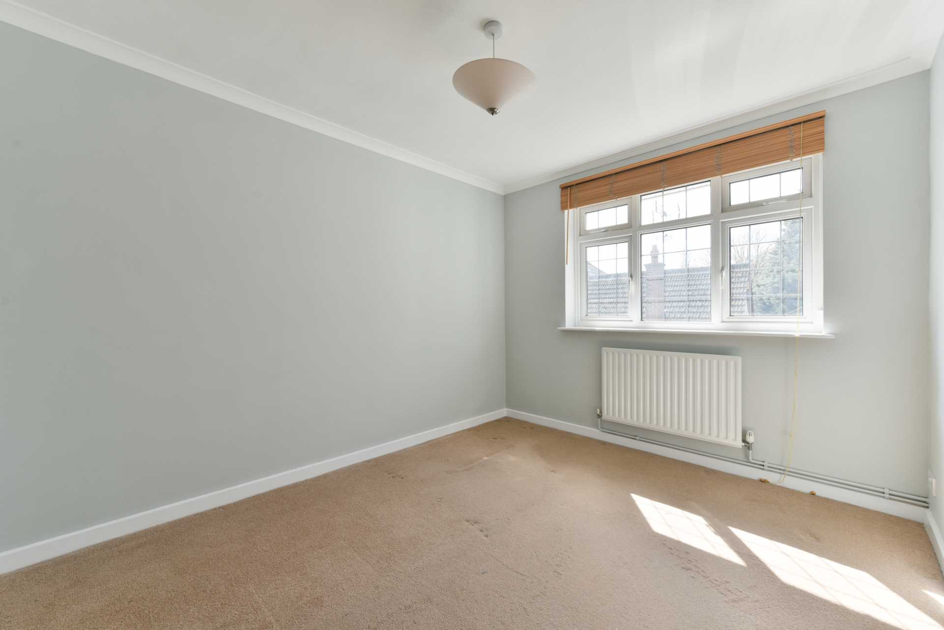 Flat Epsom Road in Epsom and Ewell