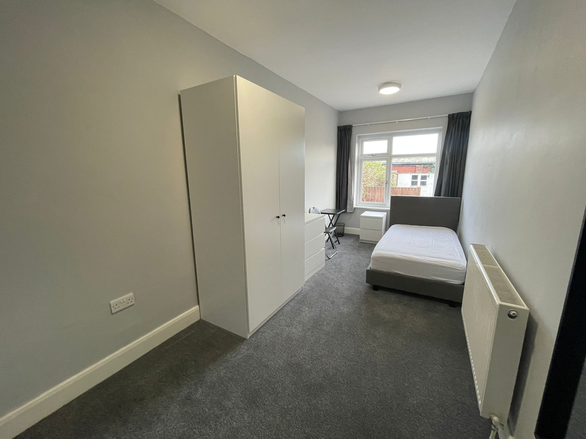 Room Harrowdene Road in London