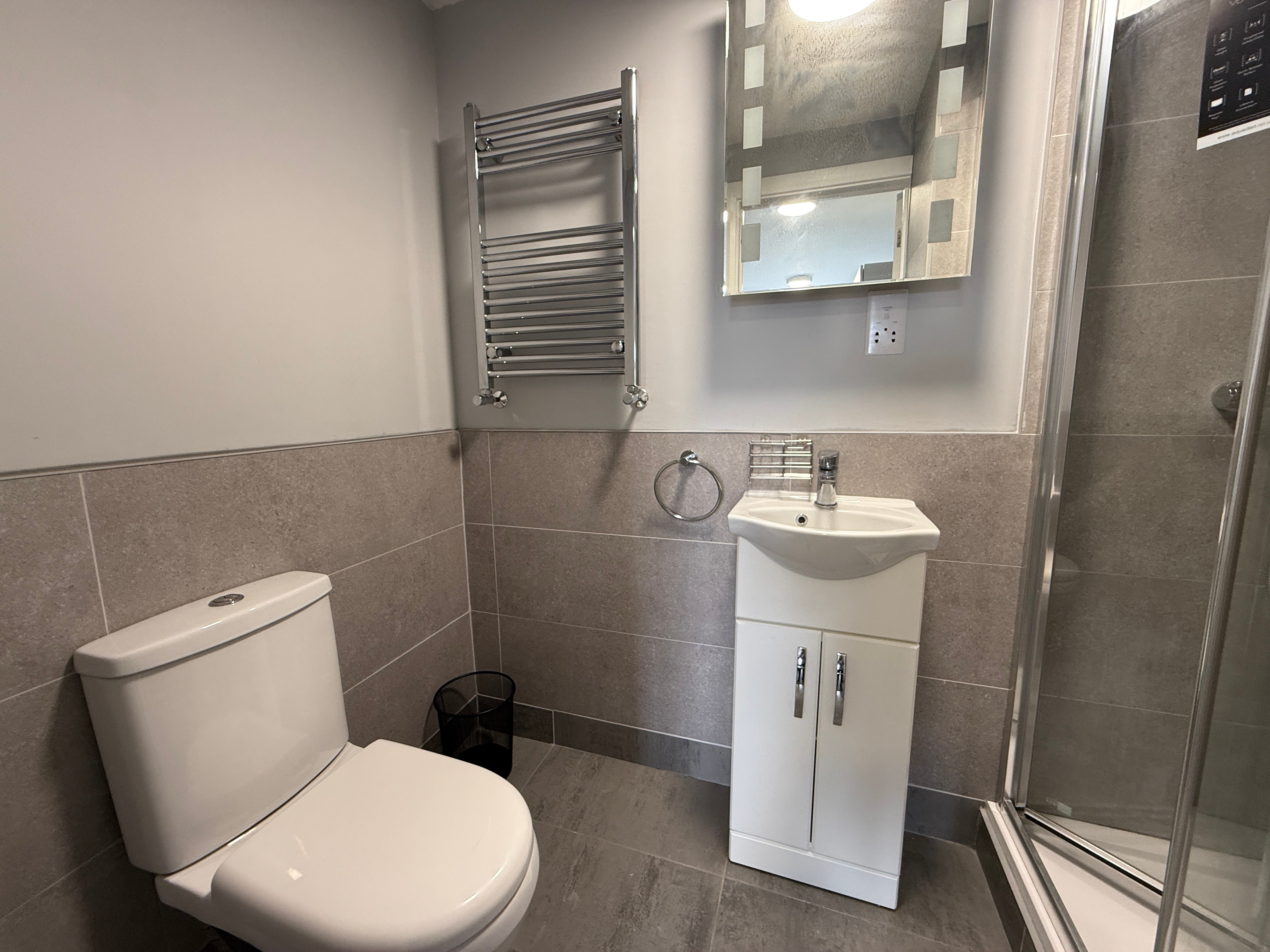 Room Harrowdene Road in London