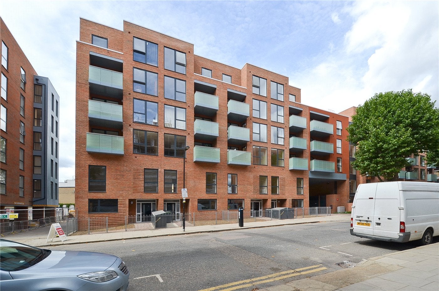 Flat Lawrence Road in Greater London