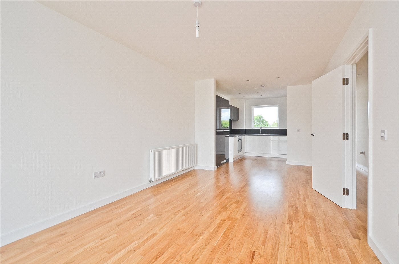 Flat Lawrence Road in Greater London
