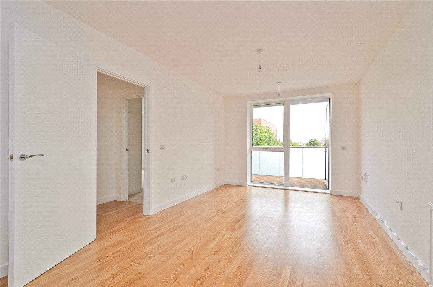 Flat Lawrence Road in Greater London