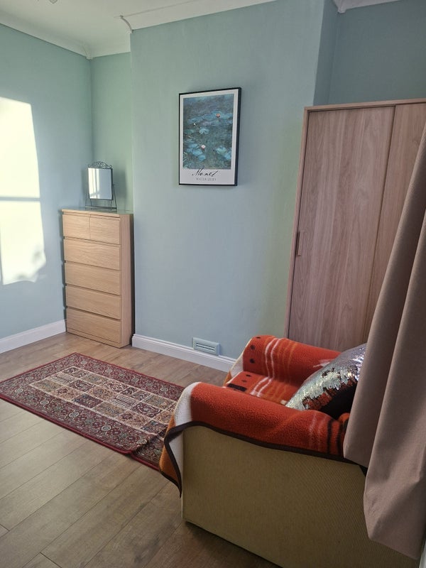 Room Naylor Road in Greater London
