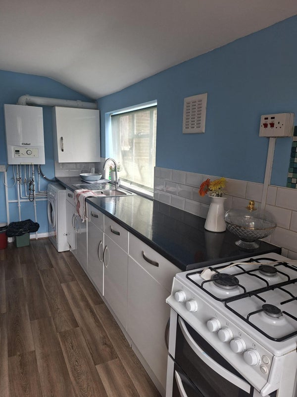 Room Naylor Road in Greater London