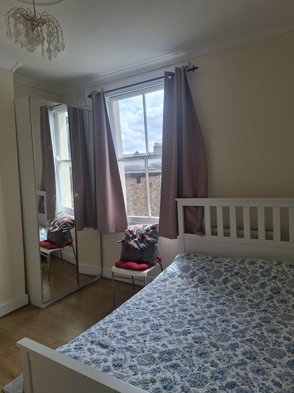 Room Naylor Road in Greater London