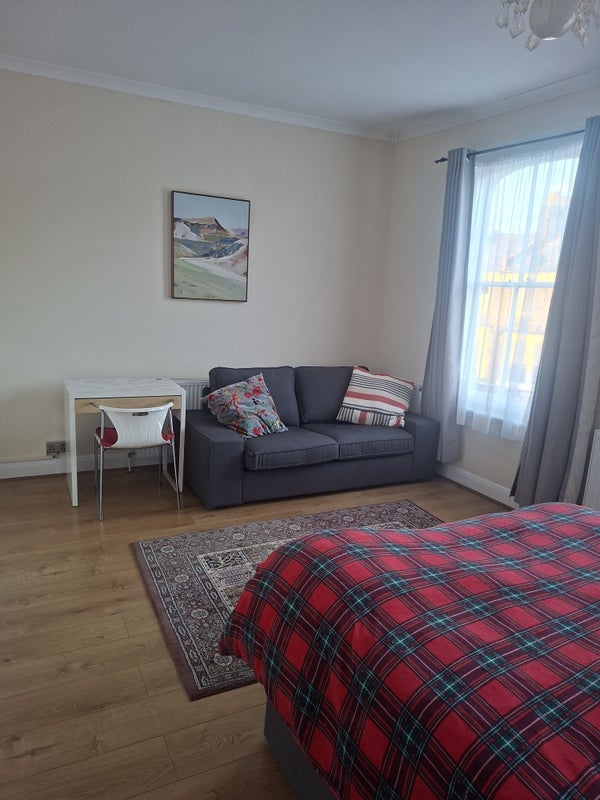 Room Naylor Road in Greater London