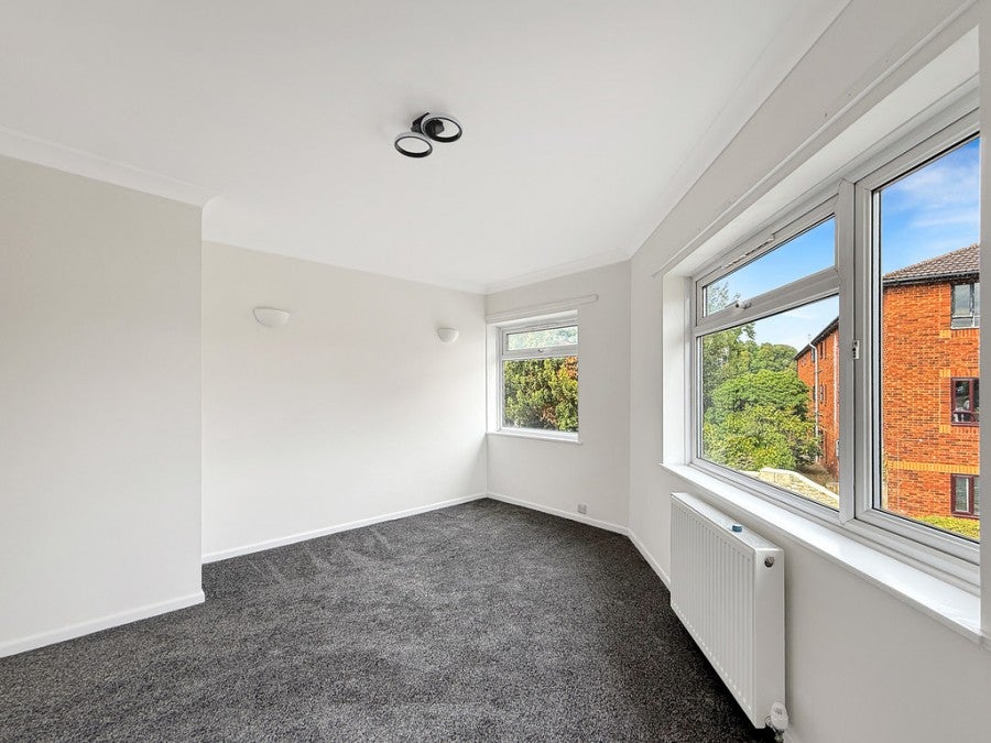 Flat East End Avenue in Warminster