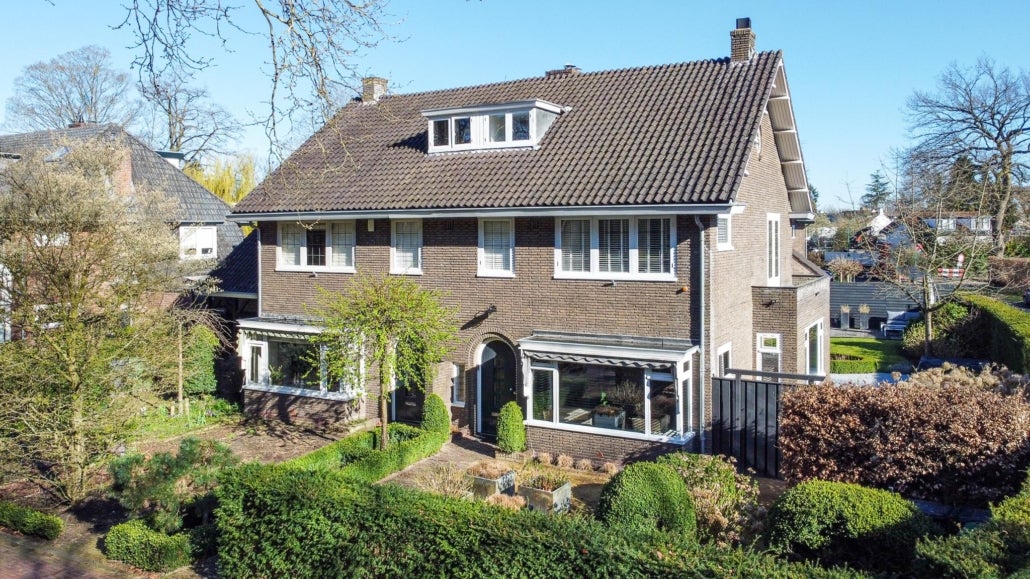 Huis Koningin Julianalaan 24 in Waalre