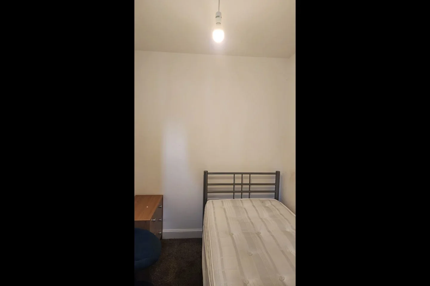 Room Oakes Crescent in Dartford