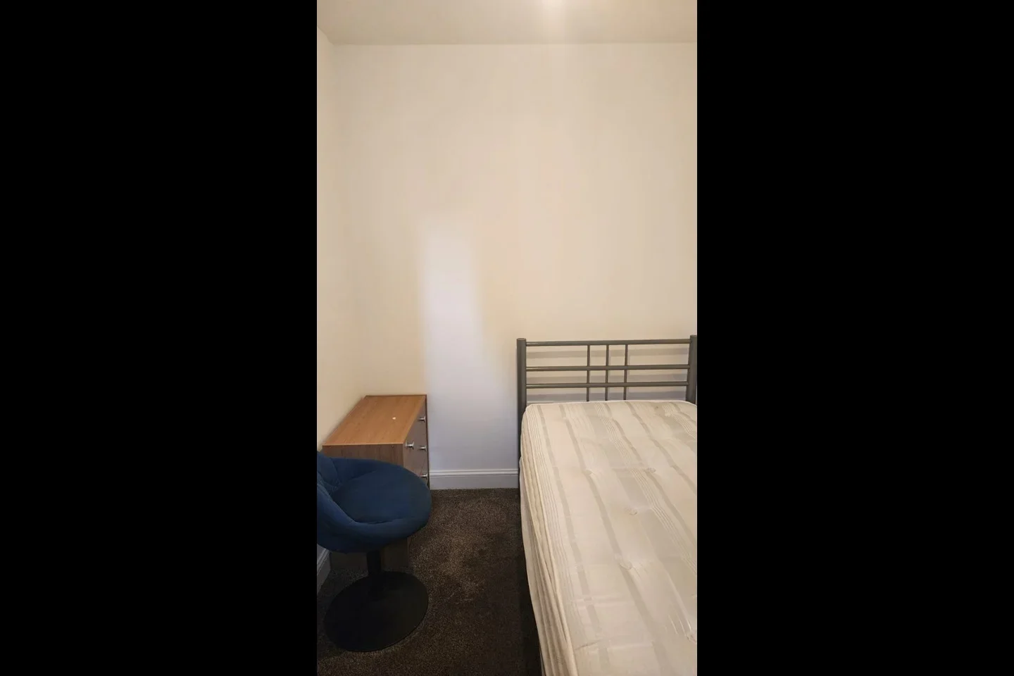 Room Oakes Crescent in Dartford