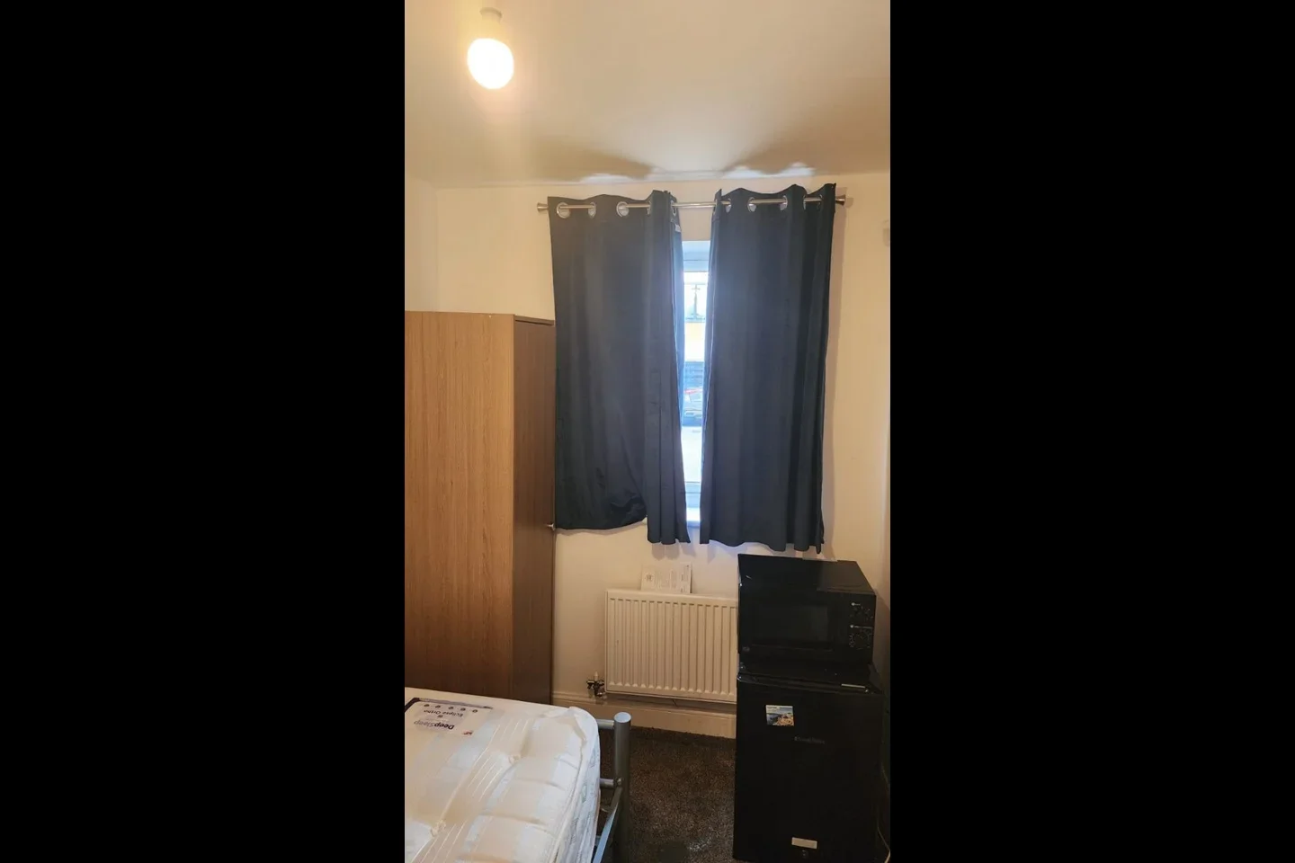 Room Oakes Crescent in Dartford