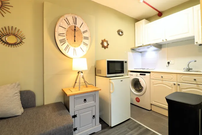 Flat Anthony Close in Three Rivers