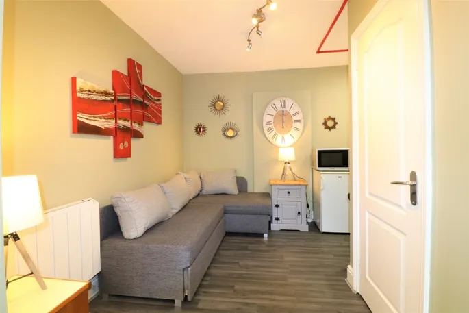 Flat Anthony Close in Three Rivers