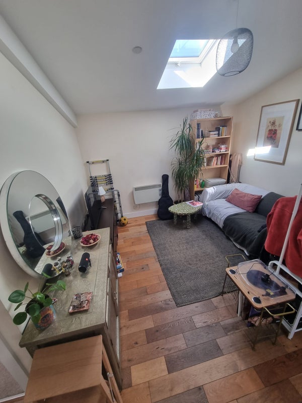 Room Acre Lane in Greater London