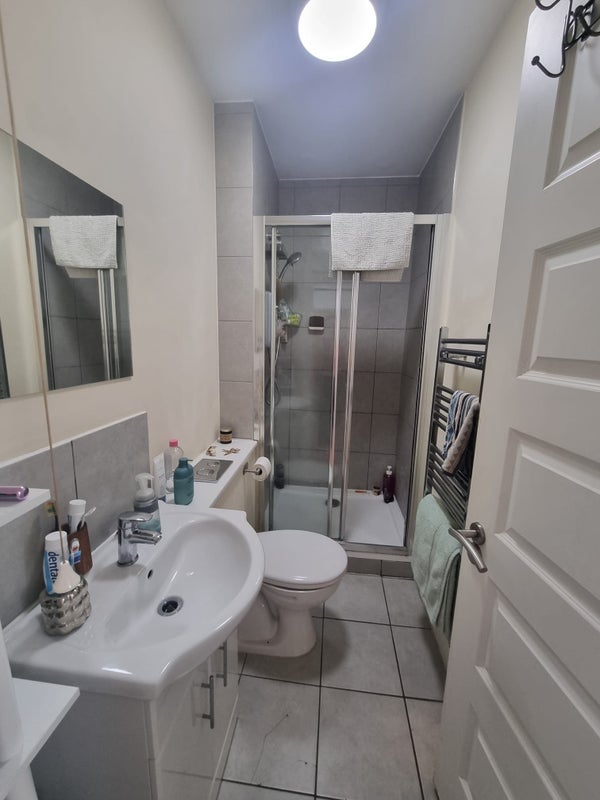 Room Acre Lane in Greater London