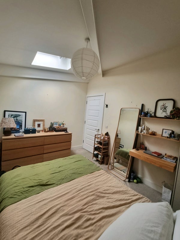 Room Acre Lane in Greater London