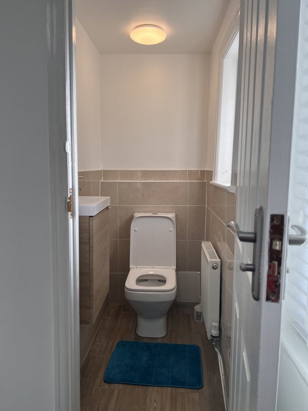 Room Redbrook Road in Barnsley