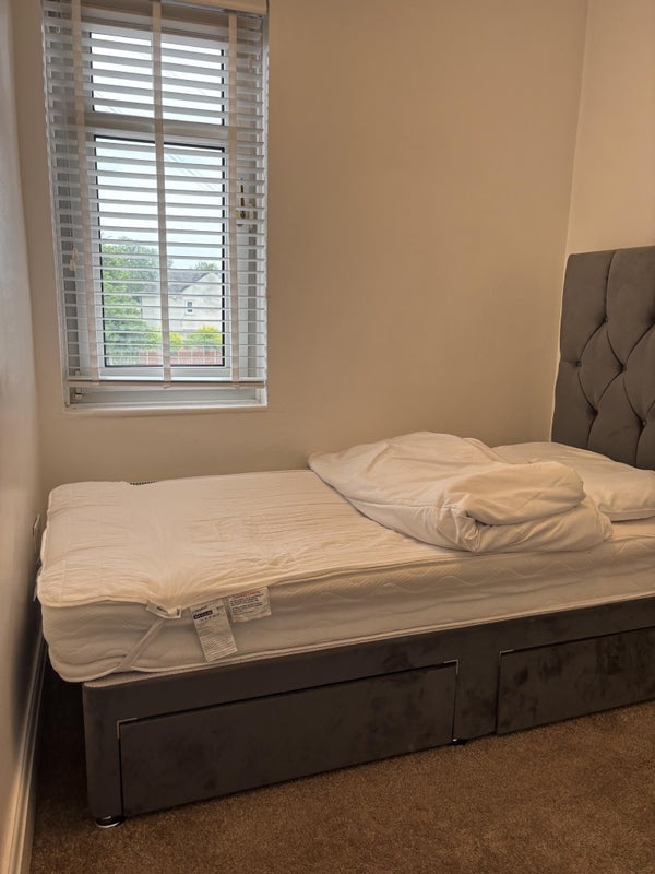 Room Redbrook Road in Barnsley