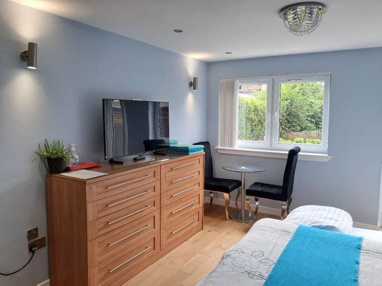 Flat Woodhall Avenue in City of Edinburgh