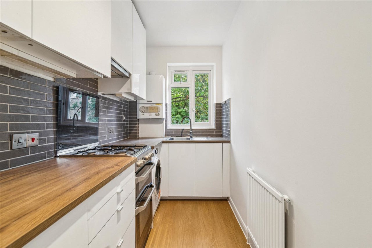 Flat Kellett Road in Greater London