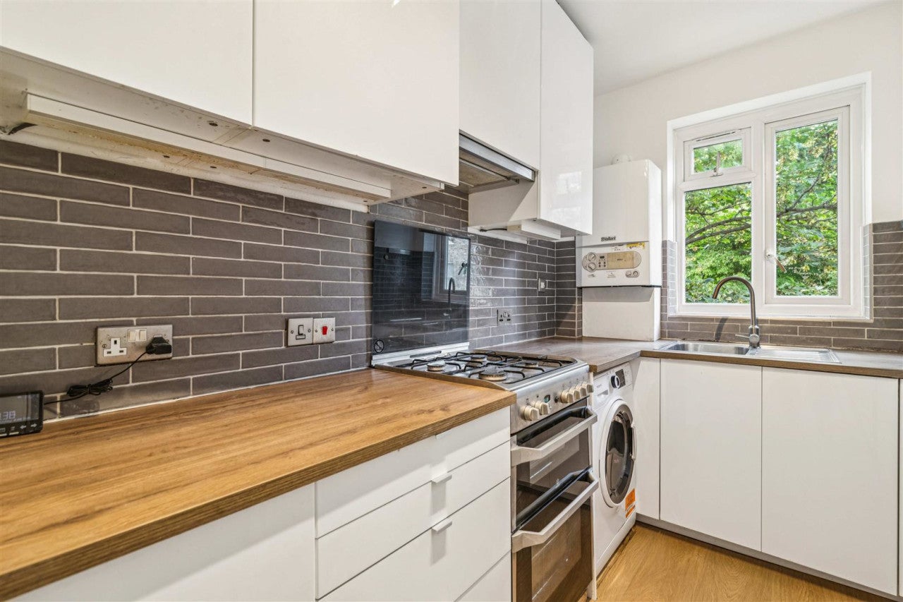 Flat Kellett Road in Greater London