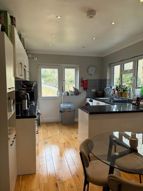 Room St John's Way in Greater London